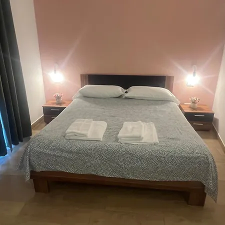 Maniva Bed & Breakfast 3*